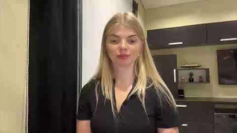 Snapshot of sweet_sinn_ chatting on 17, 9, 2025 Mira online show from 17, 9, 2025