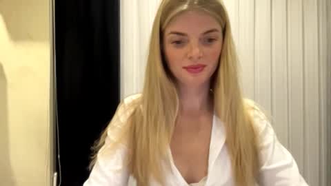 Snapshot of sweet_sinn_ chatting on 22, 9, 2025 Mira online show from 22, 9, 2025