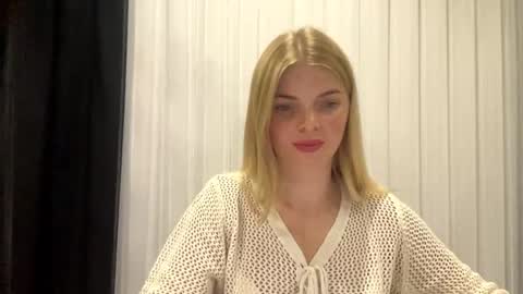 Snapshot of sweet_sinn_ chatting on 24, 9, 2025 Mira online show from 24, 9, 2025