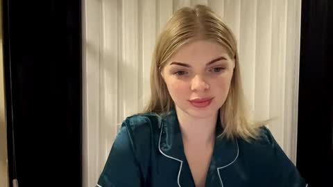 Snapshot of sweet_sinn_ chatting on 26, 10, 2025 Mira online show from 26, 10, 2025