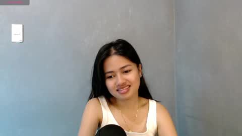 Snapshot of sweet_sirenxx chatting on 5, 3, 2025 Leah online show from 5, 3, 2025