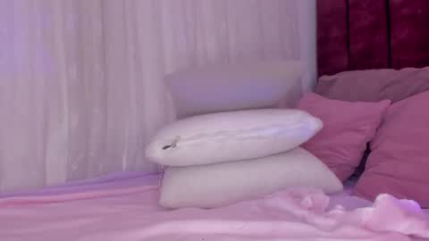 Snapshot of sweet_skiinny chatting on 24, 6, 2026 Adeline online show from 24, 6, 2026