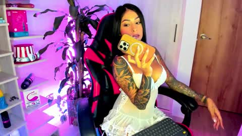 Snapshot of sweet_sophi_ chatting on 19, 10, 2025 sophie leone online show from 19, 10, 2025