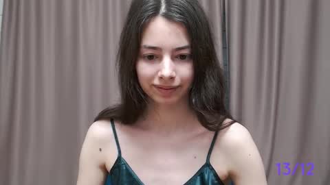 Snapshot of sweet_sweet_angel chatting on 13, 12, 2024 Angel online show from 13, 12, 2024