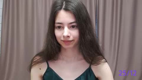 Snapshot of sweet_sweet_angel chatting on 25, 12, 2024 Angel online show from 25, 12, 2024