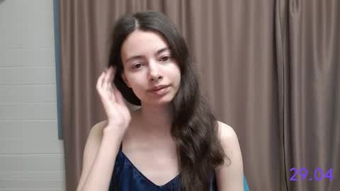 Snapshot of sweet_sweet_angel chatting on 29, 4, 2026 Angel online show from 29, 4, 2026