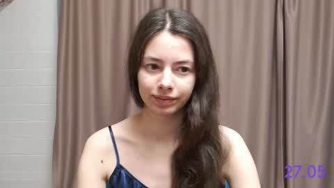 Snapshot of sweet_sweet_angel chatting on 27, 5, 2026 Angel online show from 27, 5, 2026