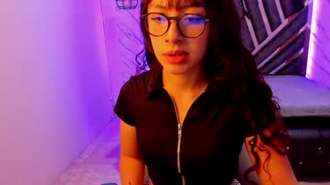 sweet_venus4 online show from 4, 1, 2025