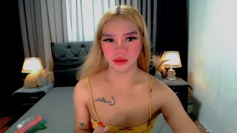 Snapshot of sweet_zoey12 chatting on 14, 4, 2026 bea takashi online show from 14, 4, 2026