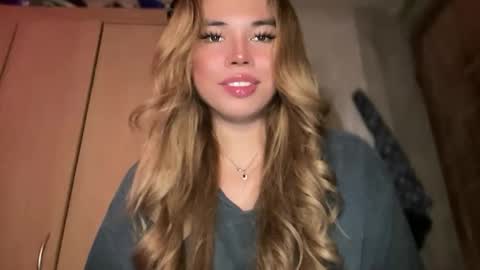 Snapshot of sweetalexa19 chatting on 5, 4, 2026 alexa your one and only queen online show from 5, 4, 2026