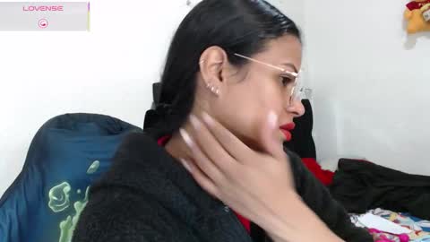 Snapshot of sweetalmaa chatting on 10, 11, 2025 Alma online show from 10, 11, 2025