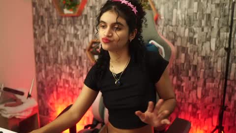 Snapshot of sweetbonii chatting on 18, 4, 2026 Salom independent model online show from 18, 4, 2026