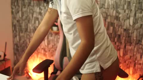Snapshot of sweetbonii chatting on 2, 5, 2026 Salom independent model online show from 2, 5, 2026