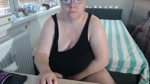 Sweetboobs85h online show from 9, 11, 2025