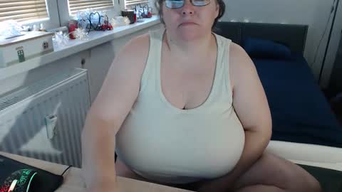 Sweetboobs85h online show from 18, 11, 2025