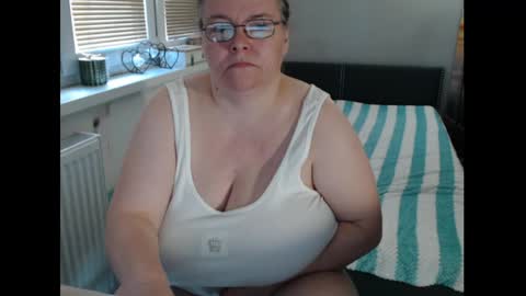 Sweetboobs85h online show from 16, 5, 2026
