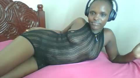 Snapshot of sweetclit99 chatting on 19, 10, 2025 sweetclit99 online show from 19, 10, 2025