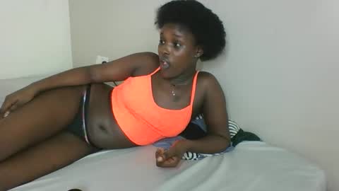 Snapshot of sweetclit99 chatting on 25, 10, 2025 sweetclit99 online show from 25, 10, 2025