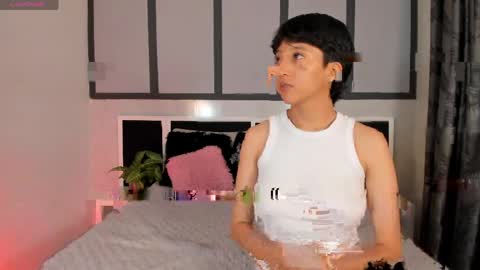 Eva Short hair girl  - Victoria Long red hair online show from 5, 5, 2026