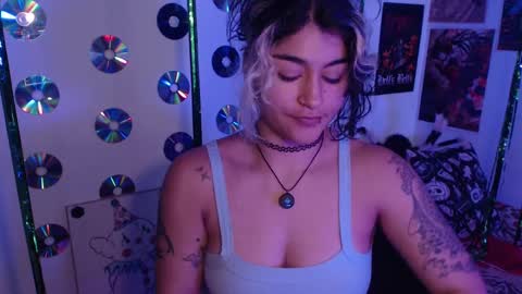 Snapshot of sweetdevil631 chatting on 9, 10, 2025 Abril online show from 9, 10, 2025