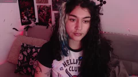 Snapshot of sweetdevil631 chatting on 22, 10, 2025 Abril online show from 22, 10, 2025