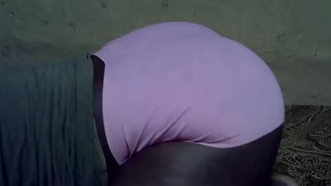 Snapshot of sweetdivah2 chatting on 4, 6, 2026 divinah online show from 4, 6, 2026