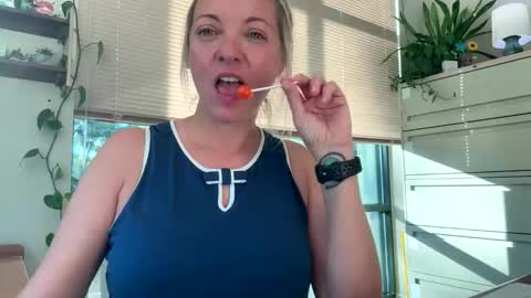 sweetgapeach1 online show from 14, 10, 2025