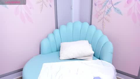 Snapshot of sweetgirl4u_ chatting on 5, 2, 2025 MIA  online show from 5, 2, 2025