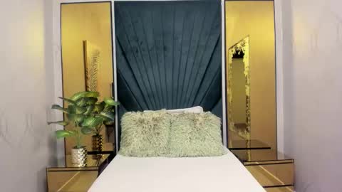 Snapshot of sweetgirl4u_ chatting on 22, 10, 2025 MIA  online show from 22, 10, 2025