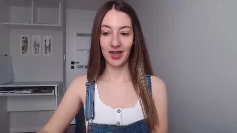 Snapshot of sweetheart_77 chatting on 18, 11, 2025 Emma online show from 18, 11, 2025