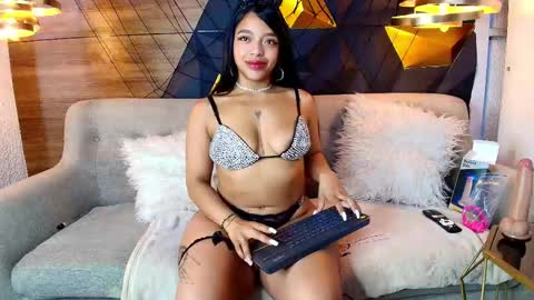 Snapshot of sweetie_foxxxx chatting on 3, 11, 2025 violeta online show from 3, 11, 2025