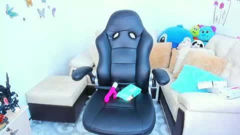 Isabella online show from 8, 2, 2025