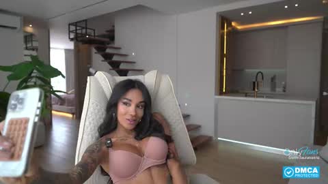 Snapshot of sweetlaurasaenz chatting on 14, 9, 2025 Laura Saenz Geminis online show from 14, 9, 2025