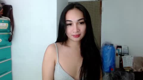 Snapshot of sweetlilly_18 chatting on 15, 12, 2024 Lilly online show from 15, 12, 2024