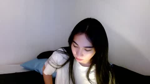 Snapshot of sweetlilly_18 chatting on 4, 3, 2025 Lilly online show from 4, 3, 2025