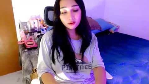 Snapshot of sweetlilly_18 chatting on 12, 10, 2025 Lilly online show from 12, 10, 2025