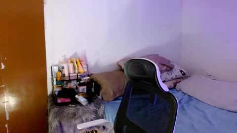 Snapshot of sweetlilly_18 chatting on 19, 10, 2025 Lilly online show from 19, 10, 2025