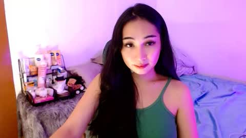 Snapshot of sweetlilly_18 chatting on 24, 10, 2025 Lilly online show from 24, 10, 2025