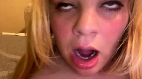Snapshot of sweetlisa92 chatting on 5, 3, 2025 Lisa online show from 5, 3, 2025