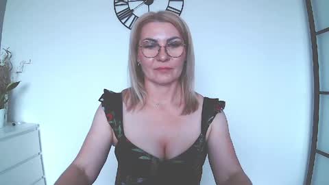 sweetmarthaaa online show from 11, 5, 2026