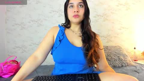 Snapshot of sweetmeggan_ chatting on 4, 11, 2025 Megan online show from 4, 11, 2025