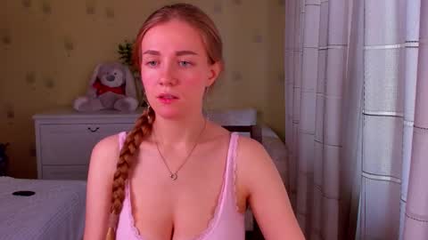 Snapshot of sweetmilkis chatting on 21, 10, 2025 Swetmilkis online show from 21, 10, 2025