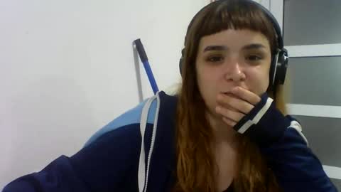 Snapshot of sweetmoonns2 chatting on 19, 10, 2025 sweetmoonns2 online show from 19, 10, 2025