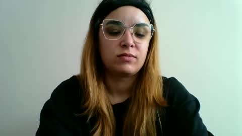 Snapshot of sweetmoonns2 chatting on 20, 10, 2025 sweetmoonns2 online show from 20, 10, 2025