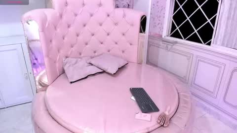 Snapshot of sweetness_siren chatting on 15, 4, 2026 siren online show from 15, 4, 2026