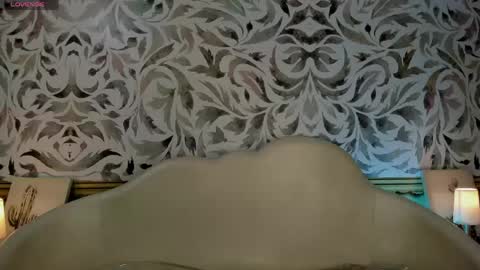 Snapshot of sweetness_siren chatting on 17, 5, 2026 siren online show from 17, 5, 2026