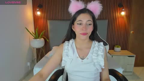 sweetpeach_20 online show from 3, 1, 2025