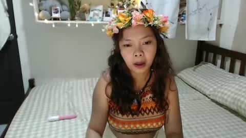 Snapshot of sweetpetitedates chatting on 13, 10, 2025 Agathababes online show from 13, 10, 2025