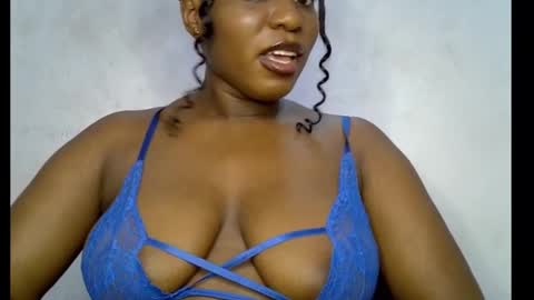 Snapshot of sweetpetitgirl chatting on 5, 3, 2026 LILY BRANDY online show from 5, 3, 2026