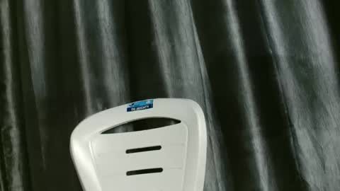 Snapshot of sweetpussy135 chatting on 23, 11, 2025 slim ivy online show from 23, 11, 2025